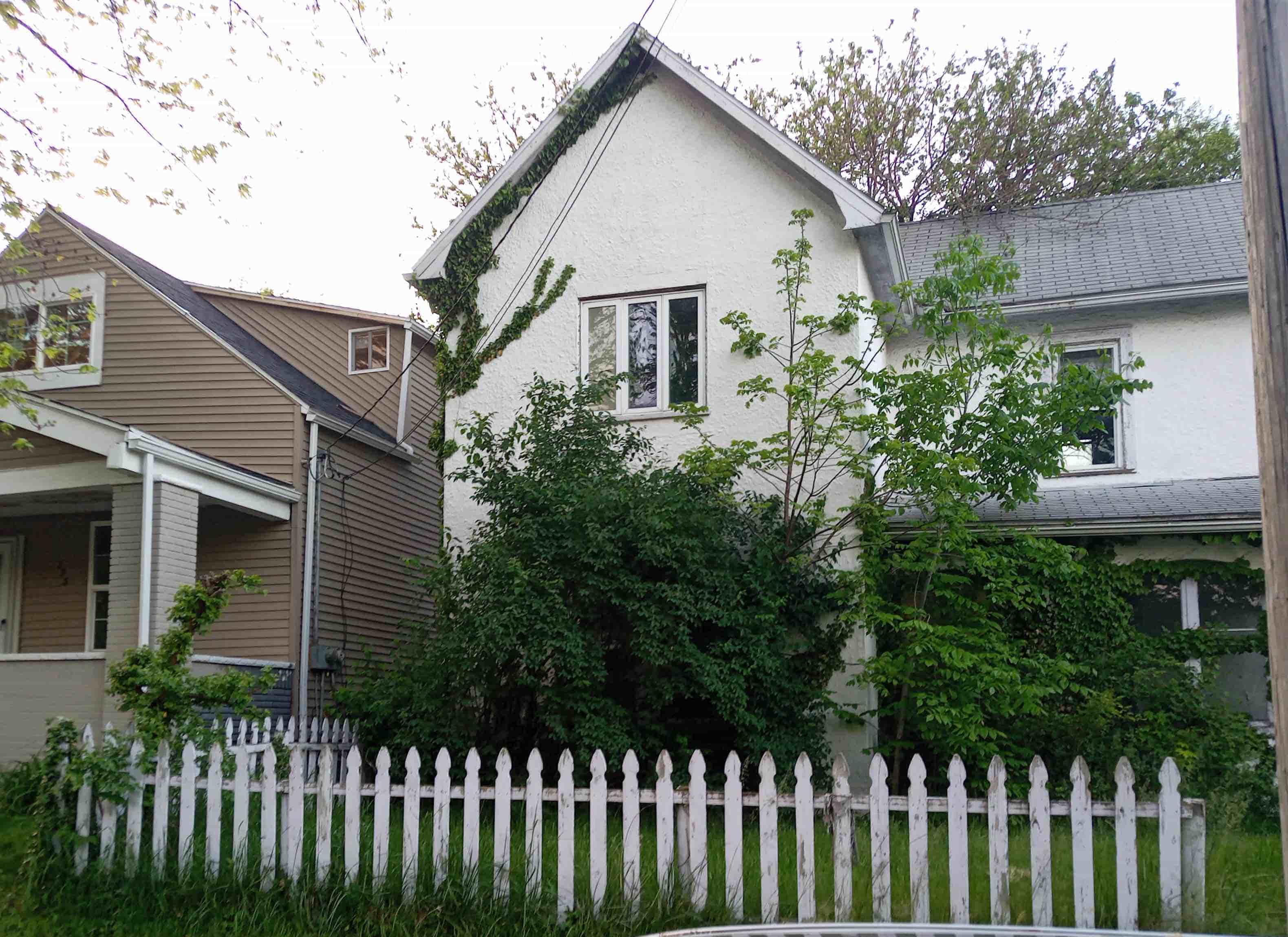 Image of an abandoned house