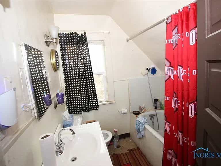 Picture of undefined, number 2