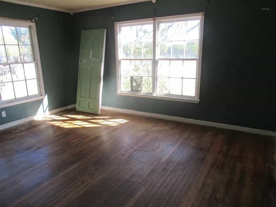Picture of undefined, number 8