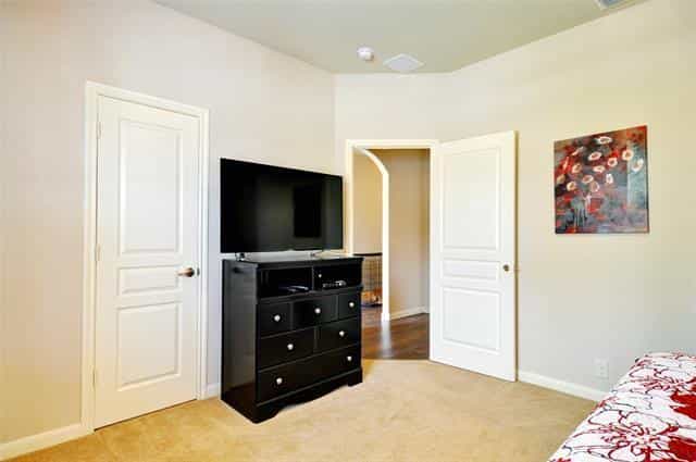 Picture of undefined, number 8