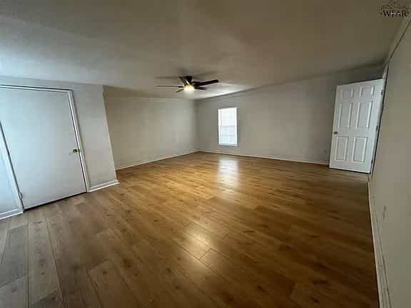 Picture of undefined, number 16