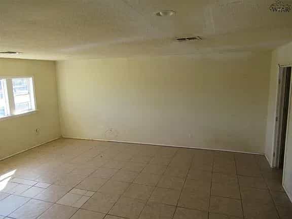 Picture of undefined, number 6