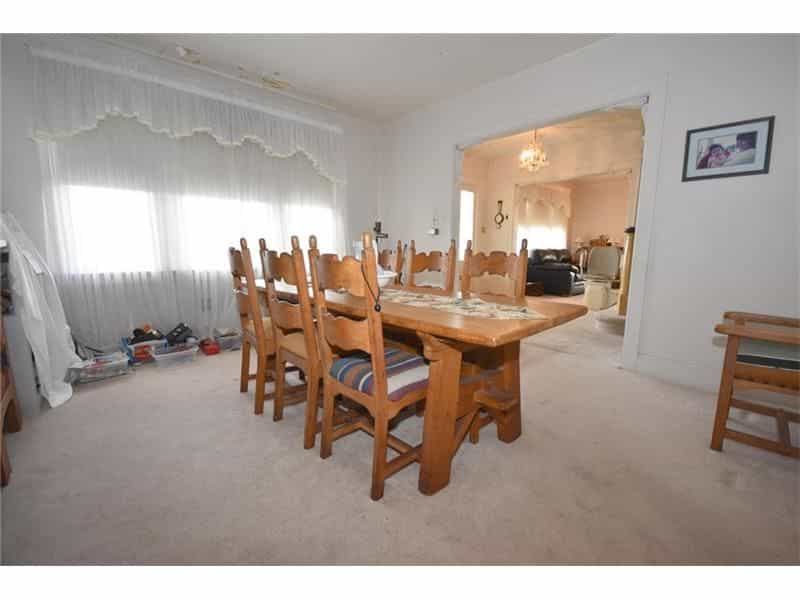 Picture of undefined, number 4