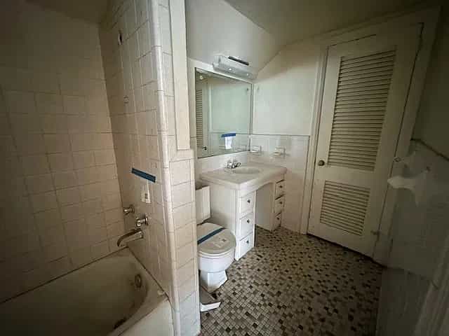 Picture of undefined, number 3