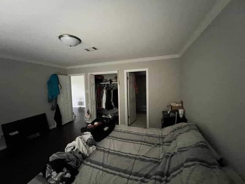 Picture of undefined, number 8