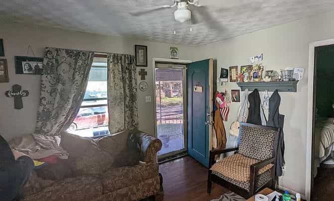 Picture of undefined, number 4
