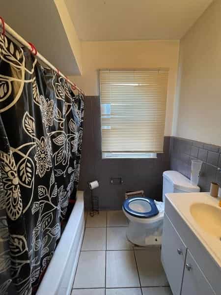 Picture of undefined, number 3