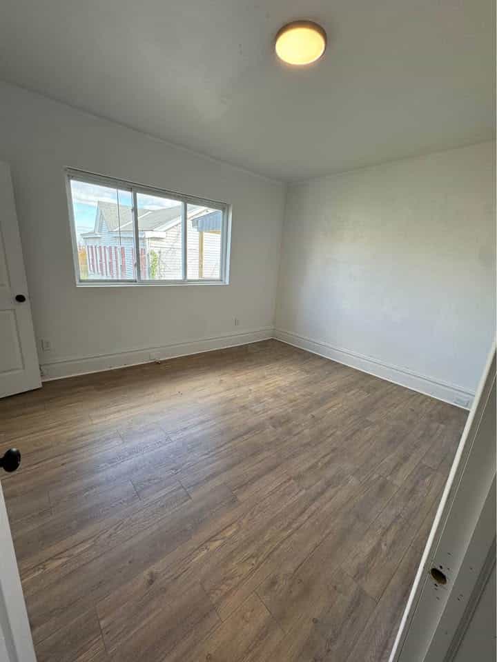 Picture of undefined, number 5
