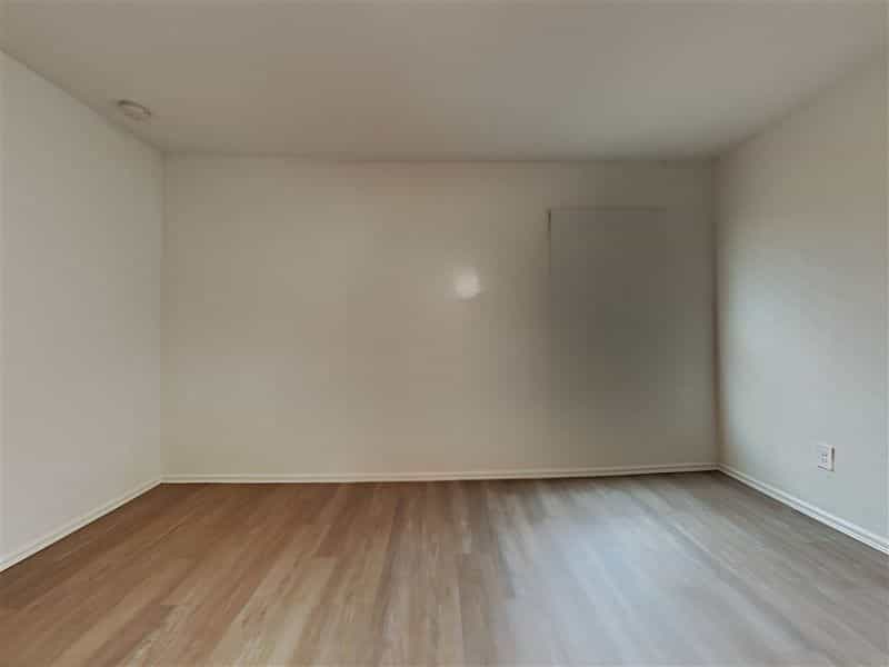 Picture of undefined, number 3