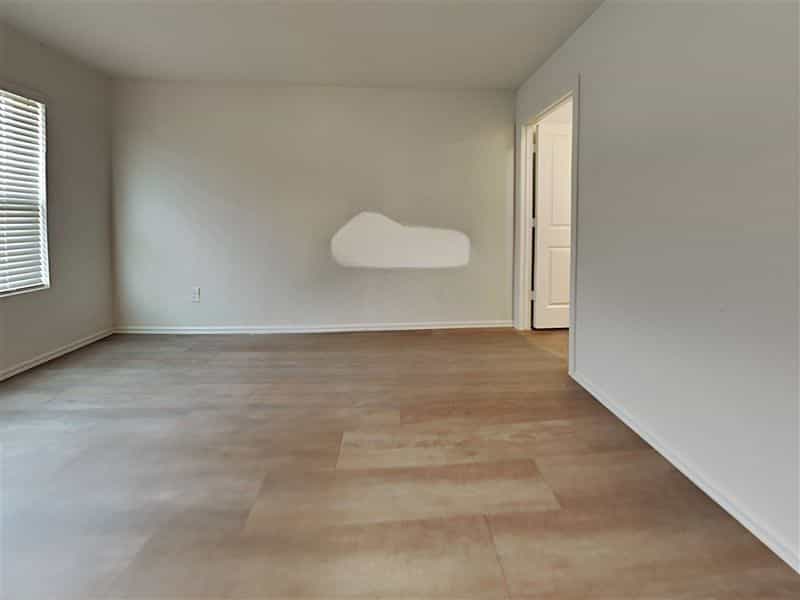 Picture of undefined, number 4