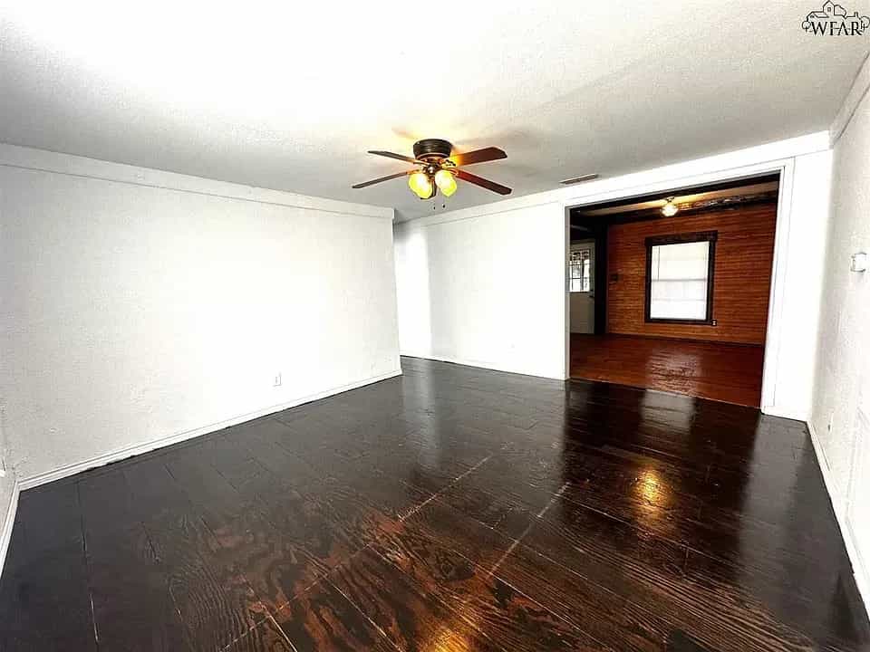 Picture of undefined, number 24