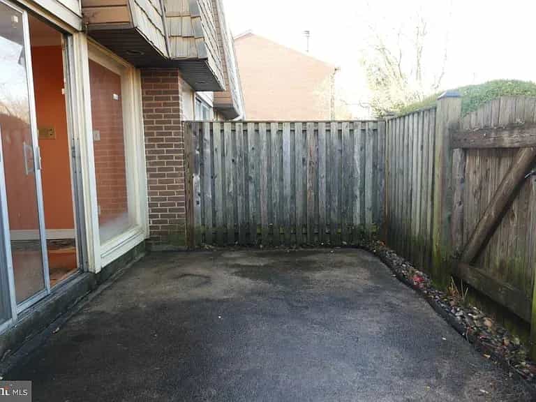 Picture of undefined, number 3