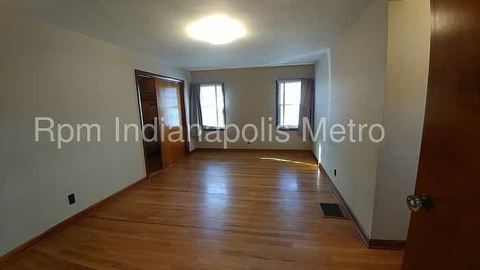 Picture of undefined, number 16