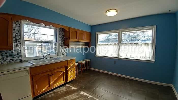 Picture of undefined, number 3