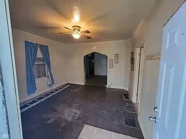 Picture of undefined, number 4