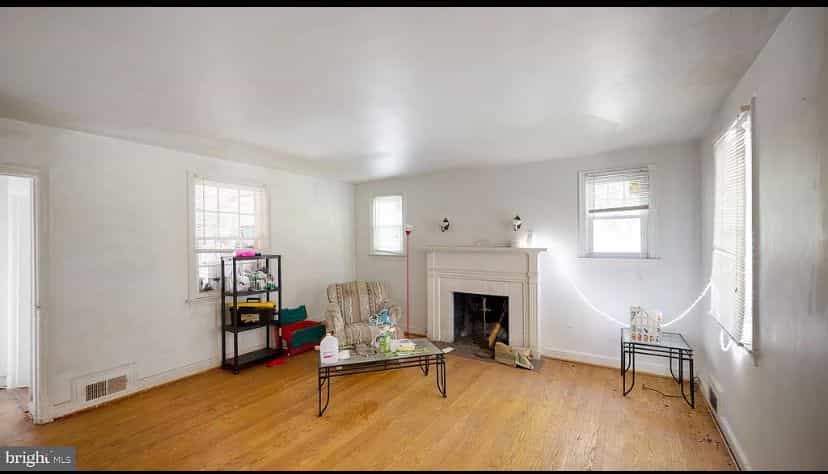 Picture of undefined, number 4