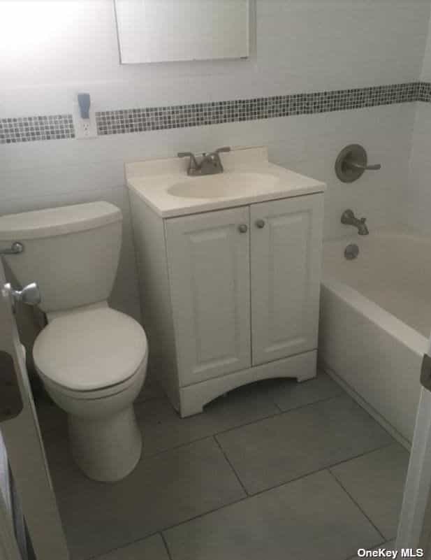 Picture of undefined, number 4
