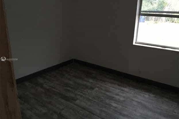 Picture of undefined, number 3