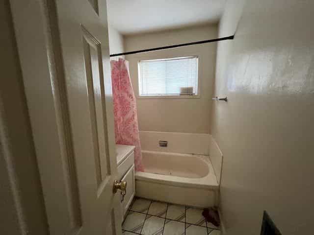 Picture of undefined, number 2