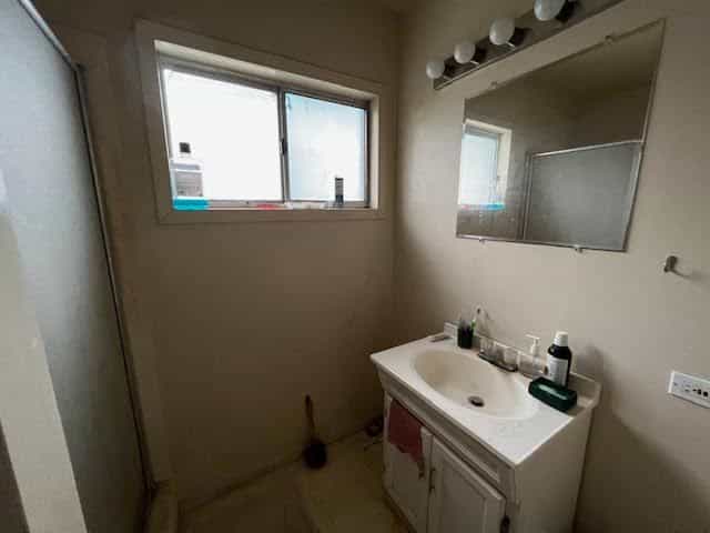Picture of undefined, number 3