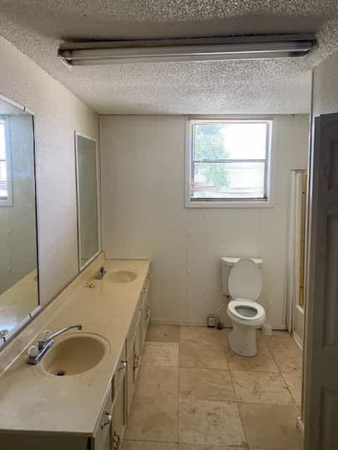 Picture of undefined, number 1