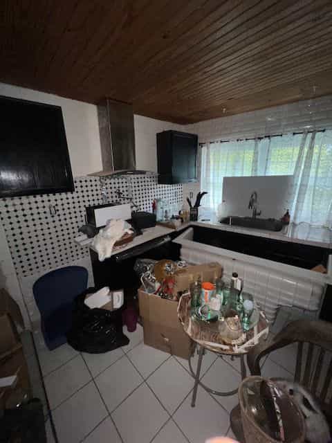 Picture of undefined, number 3