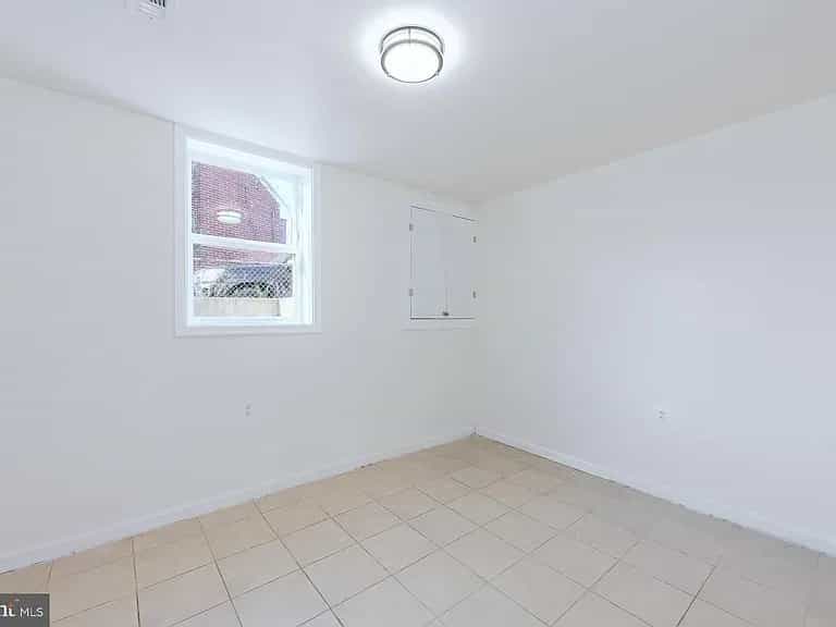 Picture of undefined, number 9