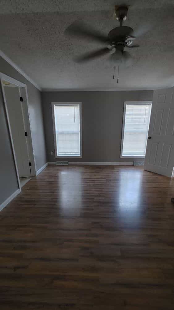 Picture of undefined, number 4