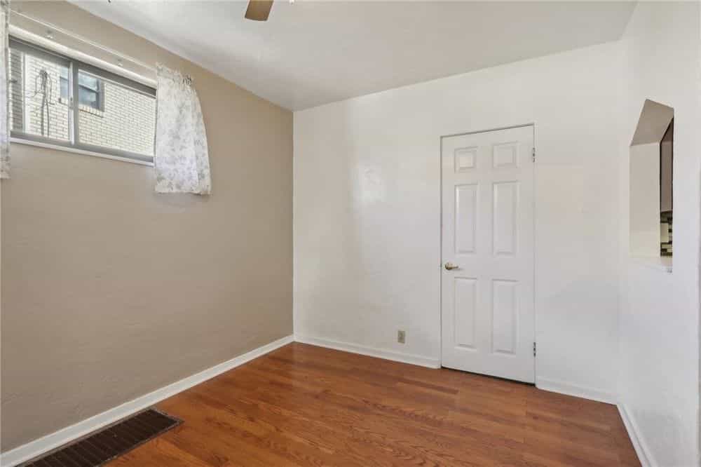 Picture of undefined, number 12