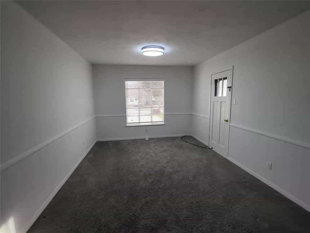 Picture of undefined, number 2