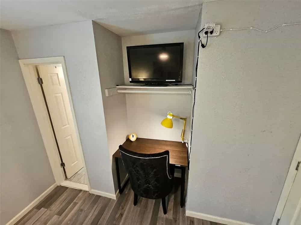 Picture of undefined, number 8