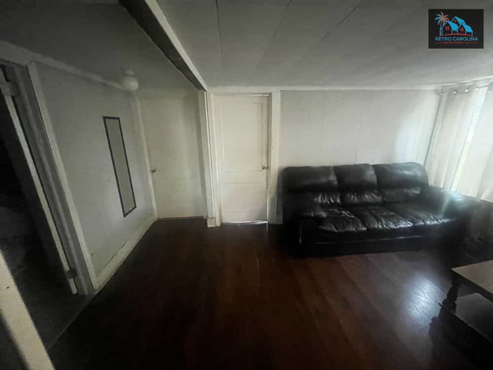 Picture of undefined, number 4