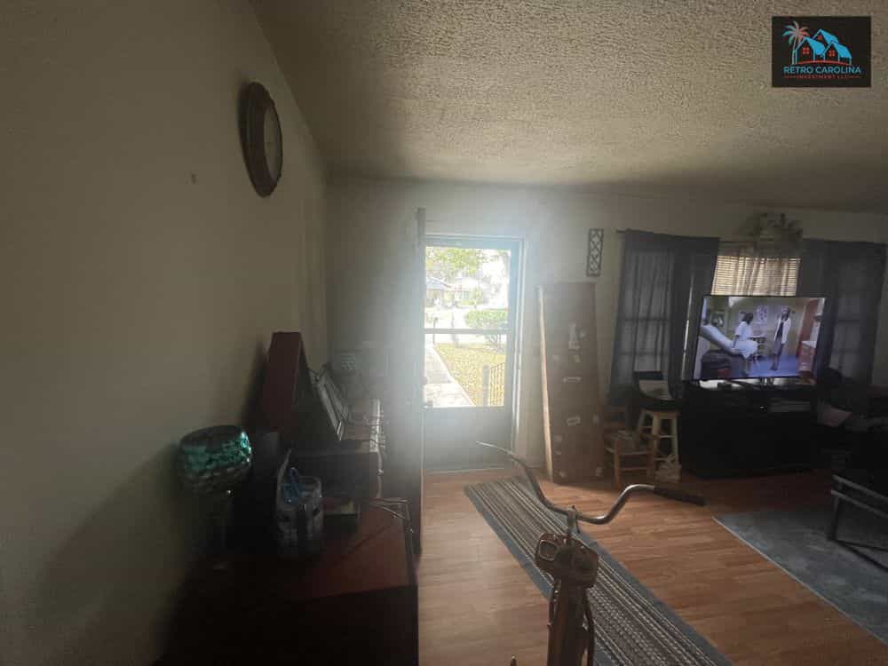 Picture of undefined, number 5