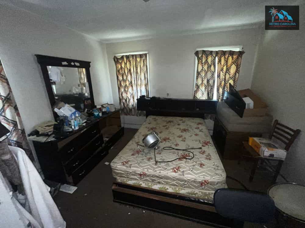 Picture of undefined, number 6