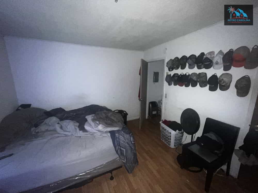 Picture of undefined, number 6