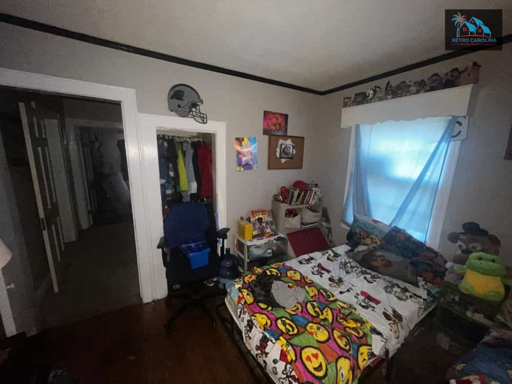 Picture of undefined, number 6