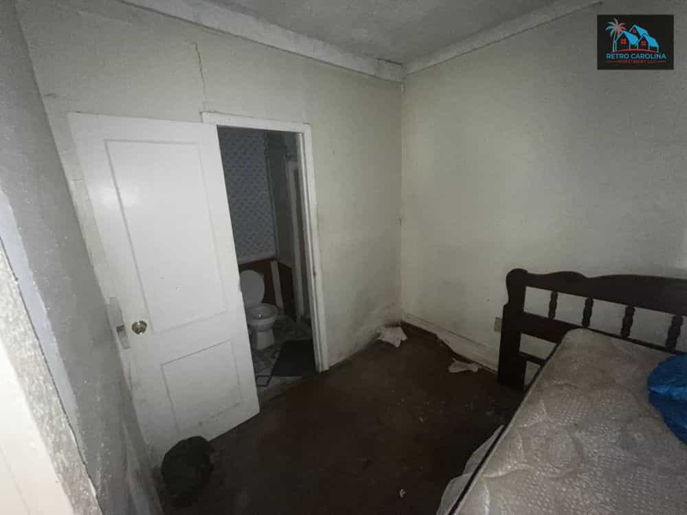 Picture of undefined, number 8