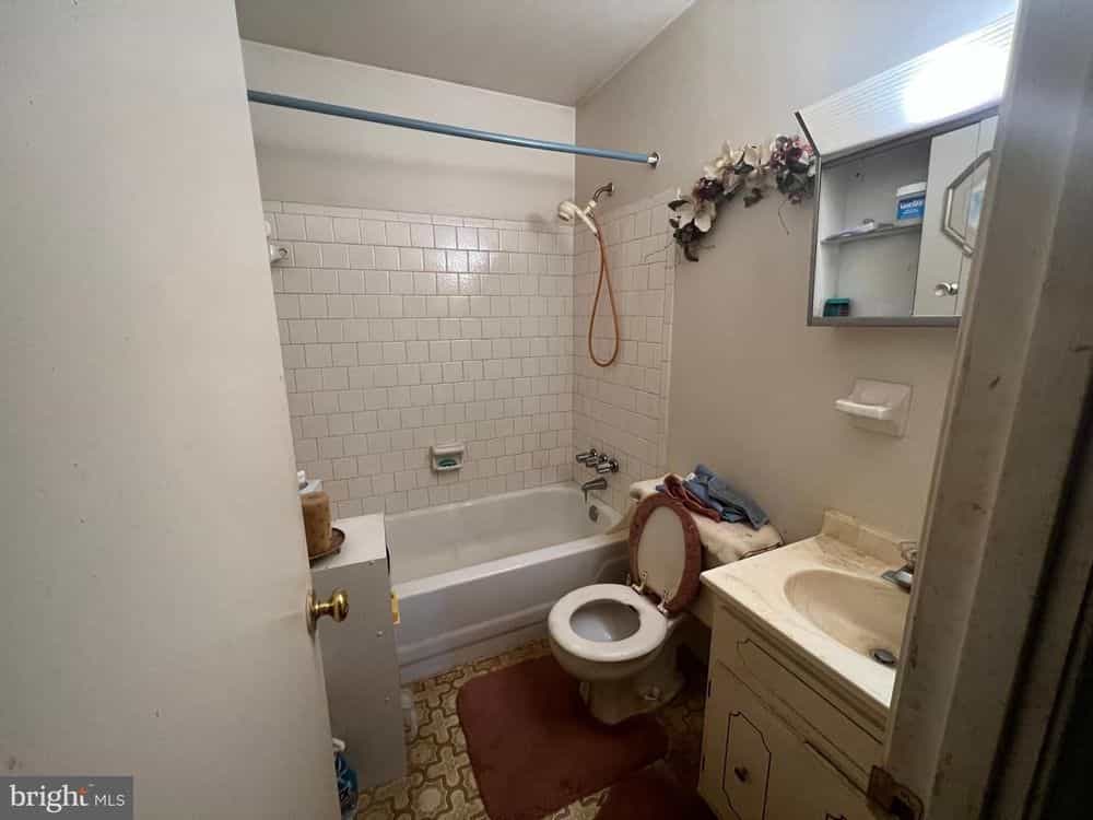 Picture of undefined, number 5