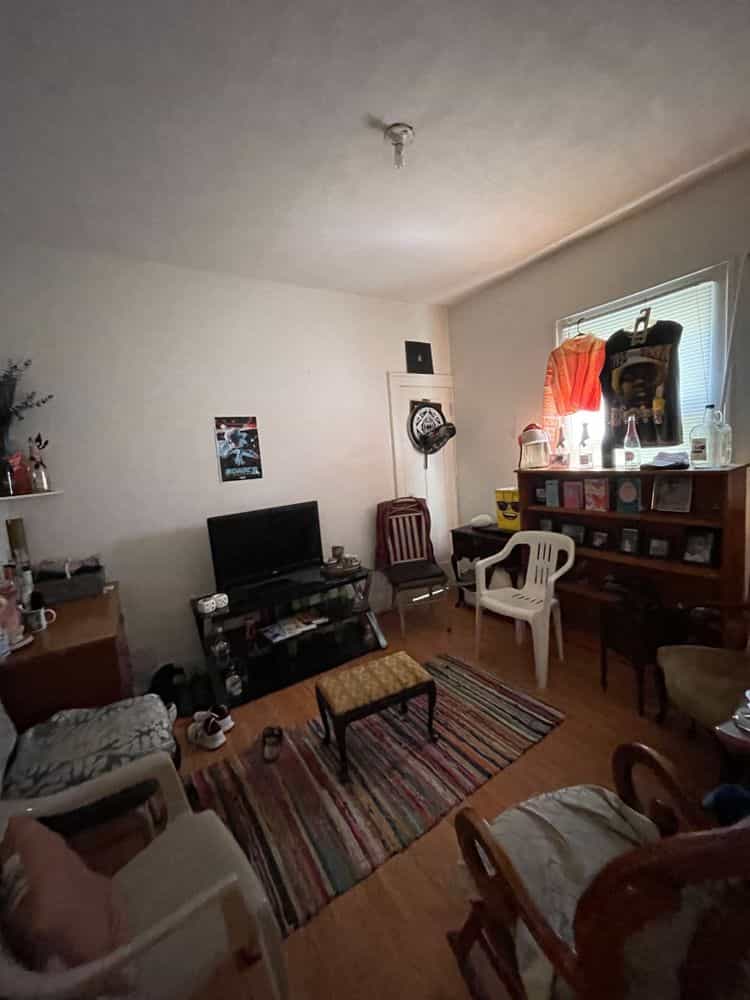 Picture of undefined, number 8