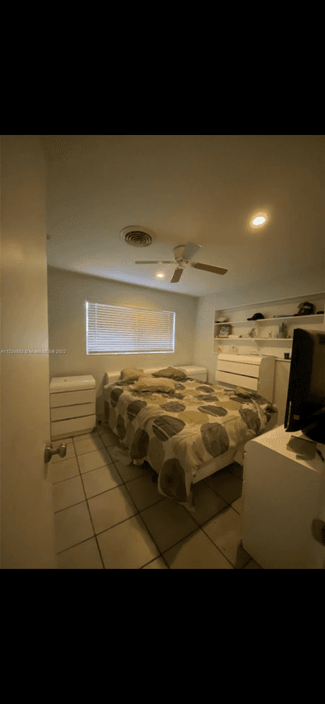 Picture of undefined, number 19