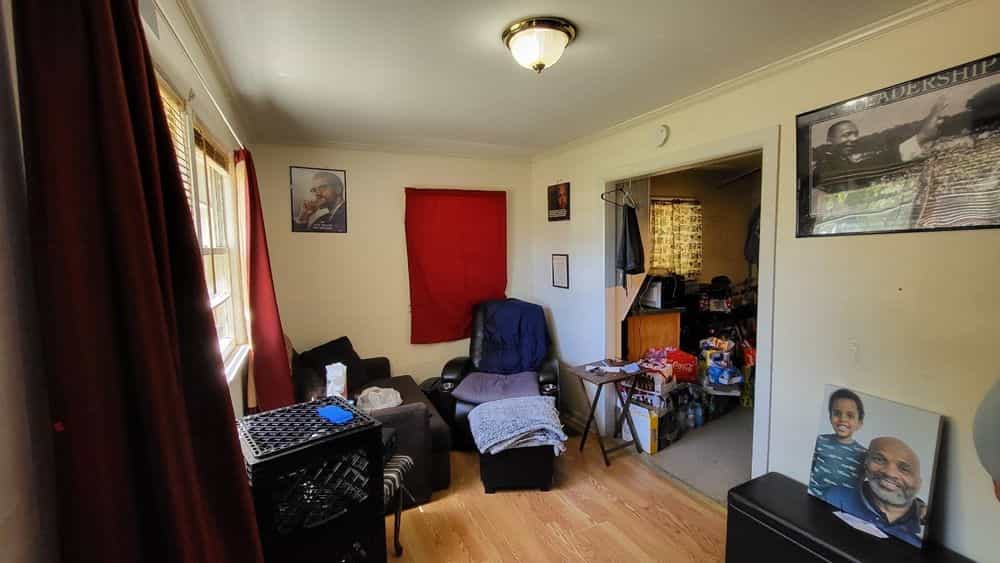 Picture of undefined, number 8