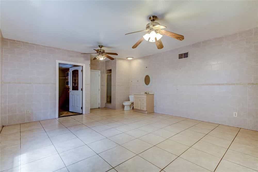 Picture of undefined, number 8