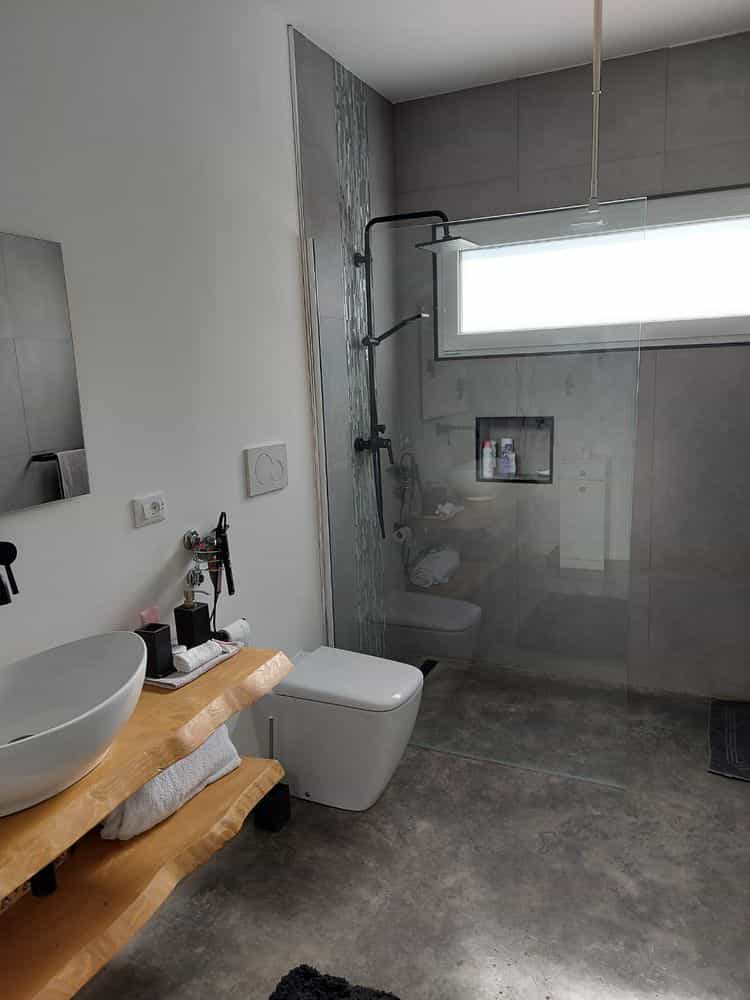 Picture of undefined, number 2