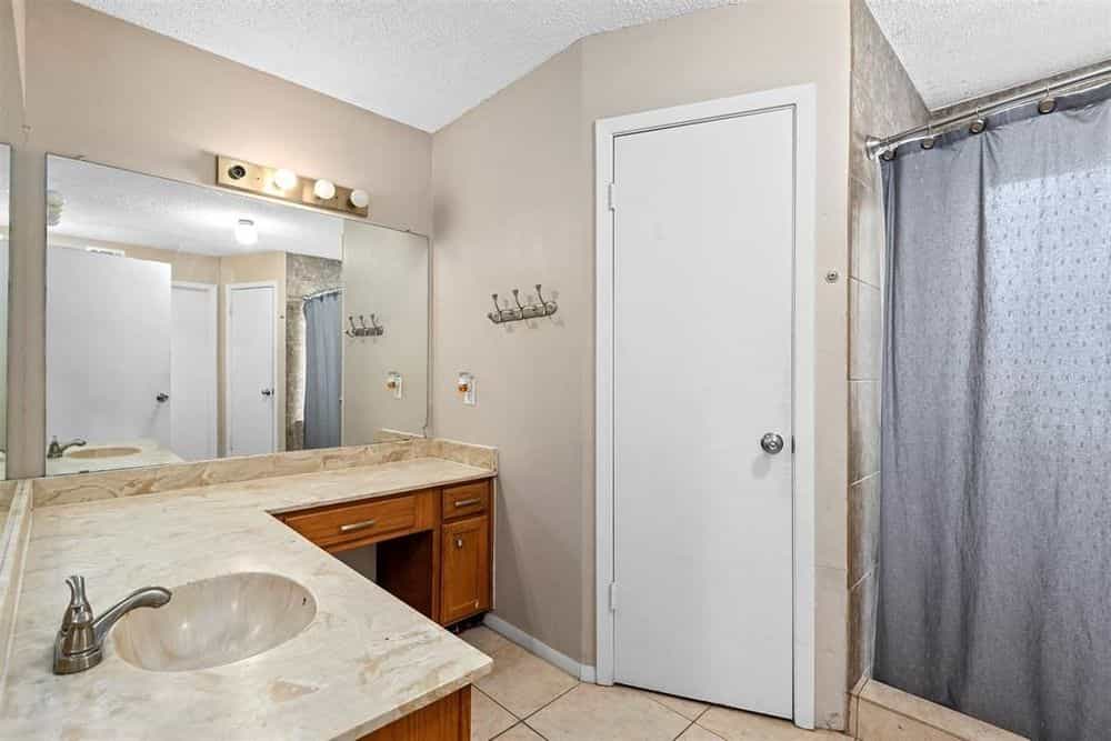 Picture of undefined, number 9