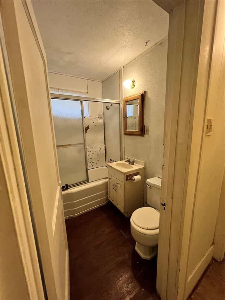 Picture of undefined, number 2