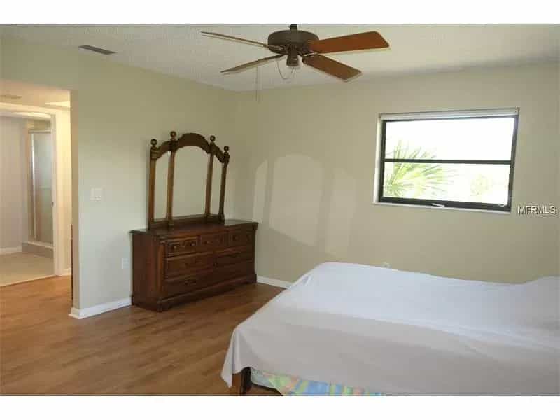 Picture of undefined, number 6