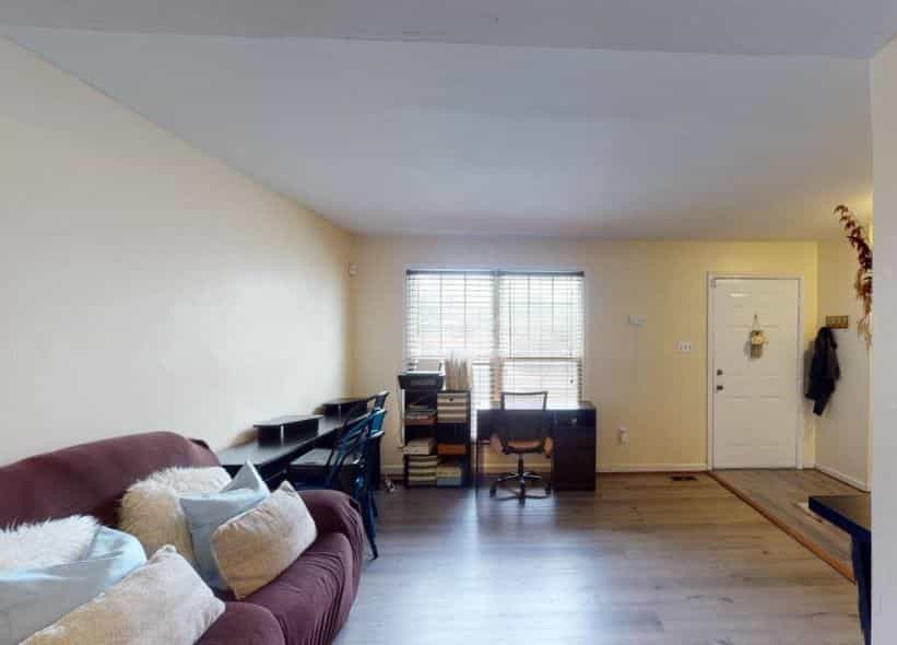 Picture of undefined, number 3